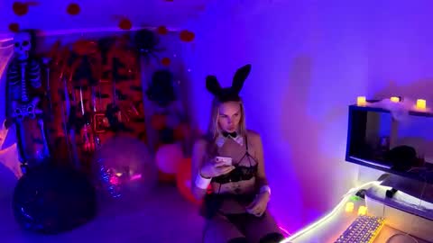 Snapshot of hotprincess2hot chatting on 10/31/25, 02:18 hotprincess2hot online show from 10/31/25, 02:18