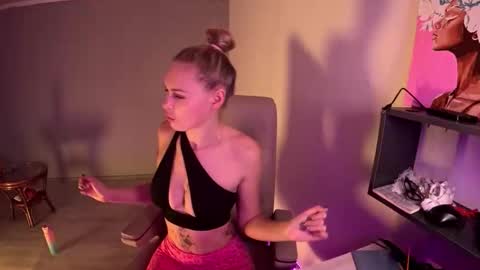 Snapshot of hotprincess2hot chatting on 11/28/25, 11:13 hotprincess2hot online show from 11/28/25, 11:13