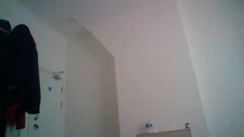 Snapshot of hotsurfdude1992 chatting on 10/23/25, 04:17 hotsurfdude1992 online show from 10/23/25, 04:17