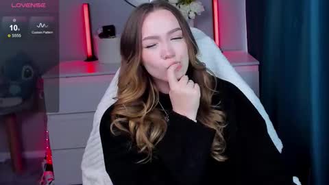 hello Im Eva online show from 10/08/25, 07:28