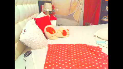 Snapshot of hottesa2019 chatting on 11/18/25, 12:31 THEONE online show from 11/18/25, 12:31