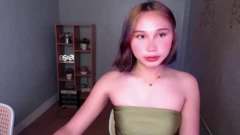 Snapshot of hottest_girl_vivianexx chatting on 02/27/25, 10:37 online show from 02/27/25, 10:37