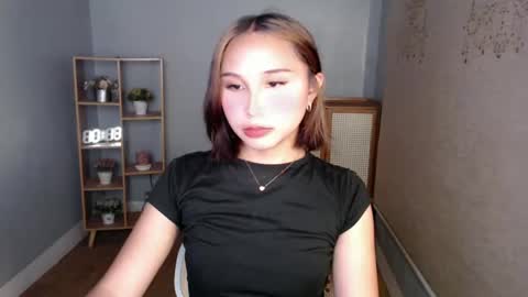Snapshot of hottest_girl_vivianexx chatting on 03/08/25, 10:22 online show from 03/08/25, 10:22