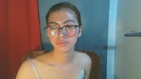 Snapshot of hottestdella69 chatting on 10/09/25, 03:32 hottestdella69 online show from 10/09/25, 03:32