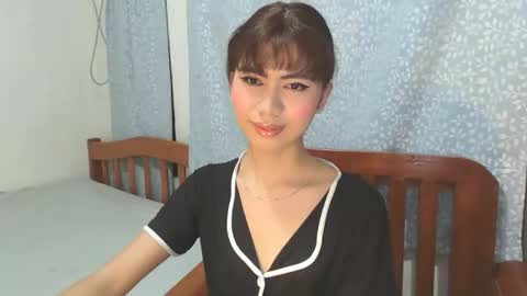 Snapshot of hottestdella69 chatting on 10/26/25, 12:00 hottestdella69 online show from 10/26/25, 12:00