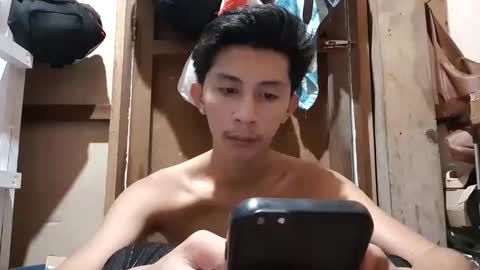 Snapshot of hottie_kylexx chatting on 10/20/25, 05:52 Asian creamycumxx online show from 10/20/25, 05:52