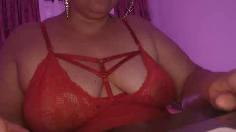 Snapshot of hottieauntie chatting on 10/18/25, 07:03 sweetie Aunt online show from 10/18/25, 07:03