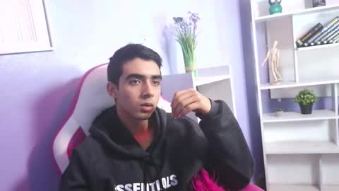 hottiie_guy online show from 10/22/25, 06:40