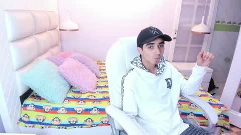 hottiie_guy online show from 10/25/25, 12:13