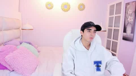 hottiie_guy online show from 11/13/25, 06:29