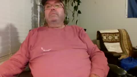 Snapshot of hottop_1981 chatting on 12/10/24, 02:05 Hottop 1981 online show from 12/10/24, 02:05