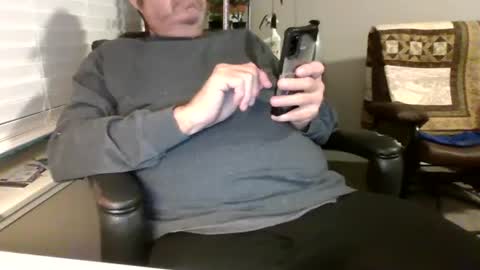 Snapshot of hottop_1981 chatting on 12/14/24, 02:45 Hottop 1981 online show from 12/14/24, 02:45