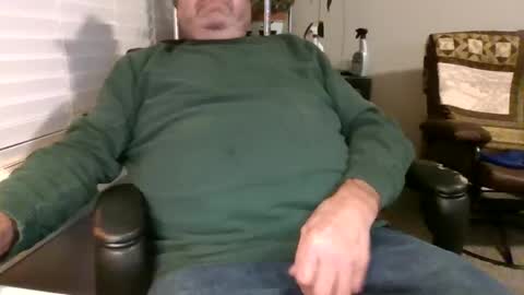 Snapshot of hottop_1981 chatting on 12/28/24, 02:33 Hottop 1981 online show from 12/28/24, 02:33