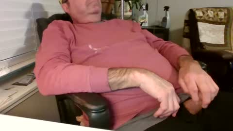 Snapshot of hottop_1981 chatting on 01/14/25, 12:00 Hottop 1981 online show from 01/14/25, 12:00