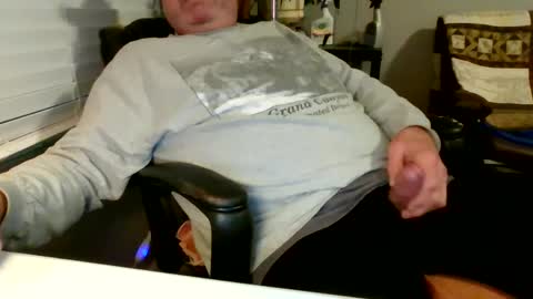 Snapshot of hottop_1981 chatting on 02/12/25, 01:52 Hottop 1981 online show from 02/12/25, 01:52