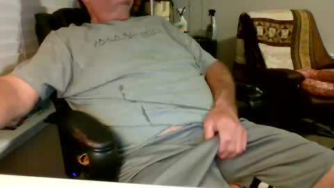 Snapshot of hottop_1981 chatting on 02/27/25, 03:47 Hottop 1981 online show from 02/27/25, 03:47
