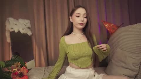 hottpeachh online show from 10/31/25, 04:19