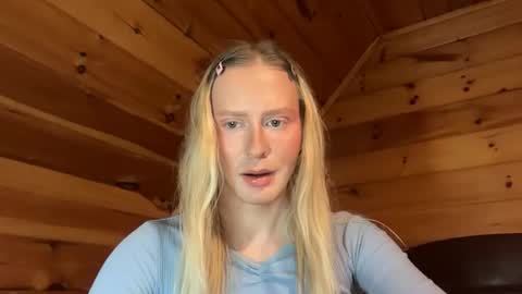 Snapshot of hottransgirlie chatting on 01/20/25, 10:18 HotTransGirlie online show from 01/20/25, 10:18