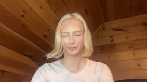 Snapshot of hottransgirlie chatting on 11/19/25, 11:43 HotTransGirlie online show from 11/19/25, 11:43