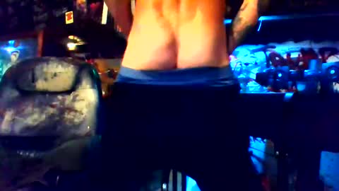 Snapshot of howbowdadareboy33 chatting on 12/25/24, 08:29 ask me online show from 12/25/24, 08:29