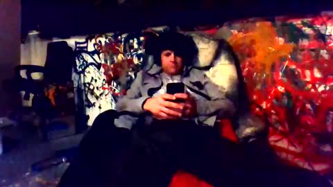 Snapshot of howbowdadareboy33 chatting on 12/29/24, 03:57 ask me online show from 12/29/24, 03:57