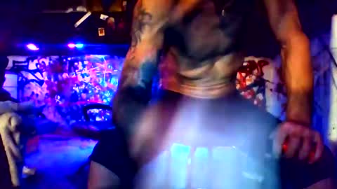 Snapshot of howbowdadareboy33 chatting on 01/10/25, 08:07 ask me online show from 01/10/25, 08:07