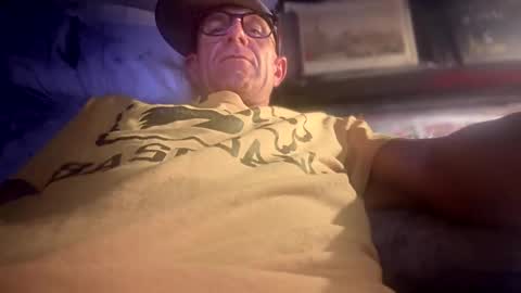 Snapshot of howbowdadareboy33 chatting on 09/18/25, 06:04 ask me online show from 09/18/25, 06:04