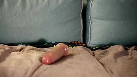 Snapshot of huckelberryfin chatting on 10/27/25, 02:43 HuckelBerry online show from 10/27/25, 02:43