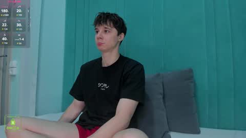 Snapshot of hugebangins_ chatting on 10/10/25, 05:06 ANTHONY online show from 10/10/25, 05:06