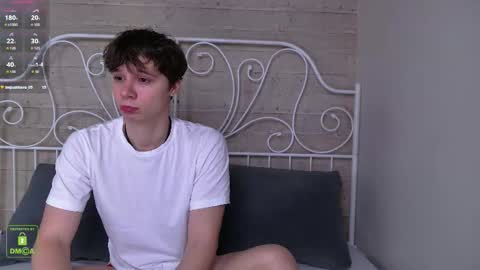 Snapshot of hugebangins_ chatting on 11/14/25, 04:22 ANTHONY online show from 11/14/25, 04:22