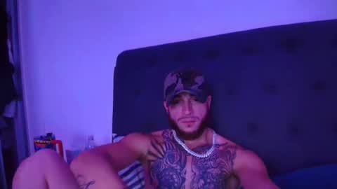 Snapshot of hugecockcommando chatting on 10/25/25, 04:24 hugecockcommando online show from 10/25/25, 04:24