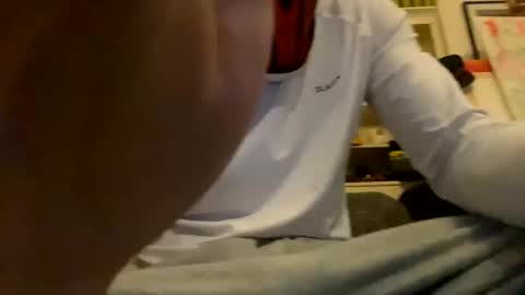 Snapshot of hugewhitecockboy chatting on 11/20/25, 10:37 hugewhitecockboy online show from 11/20/25, 10:37