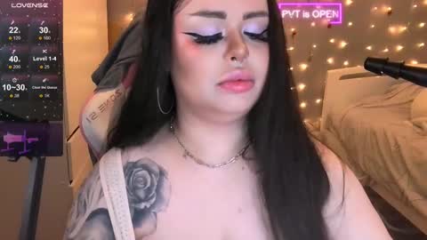 Snapshot of huggy_og chatting on 02/18/25, 12:39 Maddison online show from 02/18/25, 12:39