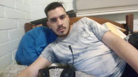Snapshot of hungweeb chatting on 01/22/25, 03:41 Rod online show from 01/22/25, 03:41