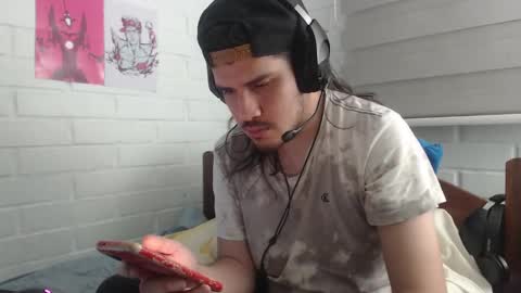Snapshot of hungweeb chatting on 02/13/25, 02:56 Rod online show from 02/13/25, 02:56