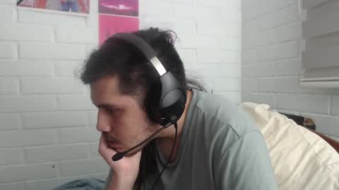 Snapshot of hungweeb chatting on 02/16/25, 02:42 Rod online show from 02/16/25, 02:42