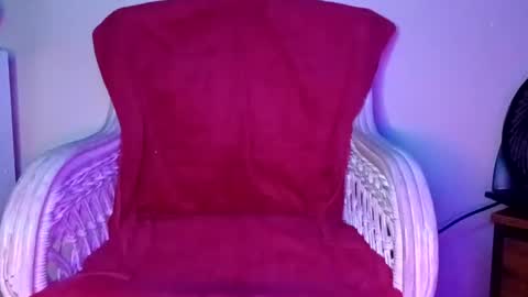 Hung 9.7 inch white cock online show from 10/05/25, 01:42