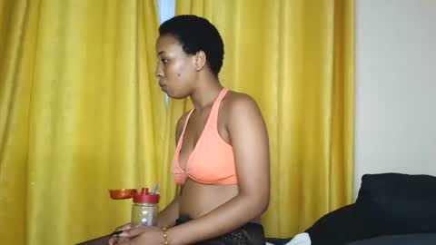 Snapshot of hunsweetpie chatting on 10/16/25, 02:18 hunsweetpie online show from 10/16/25, 02:18