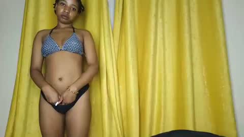 Snapshot of hunsweetpie chatting on 11/15/25, 02:42 hunsweetpie online show from 11/15/25, 02:42