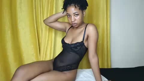 Snapshot of hunsweetpie chatting on 11/25/25, 01:49 hunsweetpie online show from 11/25/25, 01:49