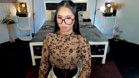 HELLO HANNAH IS BACK online show from 11/24/25, 03:39