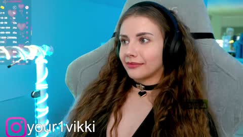Snapshot of hustleebabyy_vikki chatting on 02/07/25, 09:47 Vika online show from 02/07/25, 09:47