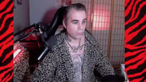 Snapshot of hypnosexray chatting on 01/06/25, 12:57 Mistress Magenta online show from 01/06/25, 12:57