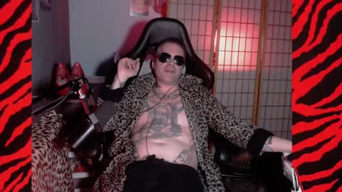 Snapshot of hypnosexray chatting on 01/06/25, 04:13 Mistress Magenta online show from 01/06/25, 04:13