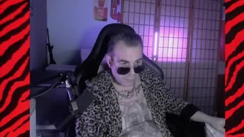 Snapshot of hypnosexray chatting on 01/17/25, 02:08 Mistress Magenta online show from 01/17/25, 02:08