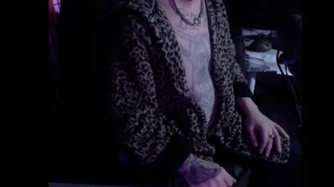 Snapshot of hypnosexray chatting on 01/18/25, 03:59 Mistress Magenta online show from 01/18/25, 03:59