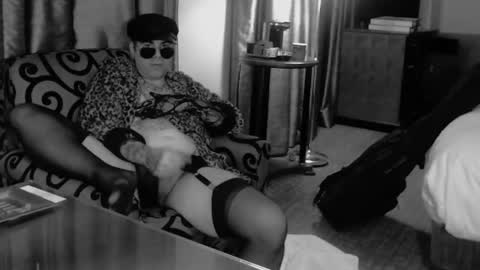 Snapshot of hypnosexray chatting on 01/31/25, 06:46 Mistress Magenta online show from 01/31/25, 06:46