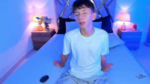 Snapshot of hyunjin_sun chatting on 10/17/25, 11:40 Son Hyunjin online show from 10/17/25, 11:40