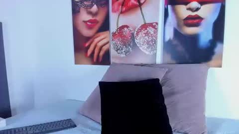 The Dolls online show from 09/09/25, 07:46