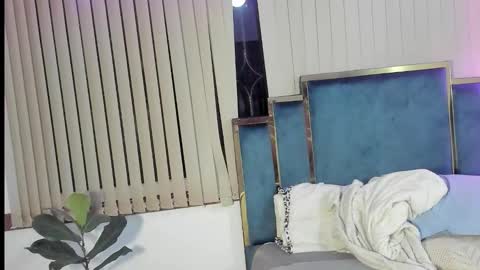 Snapshot of iam_brina04 chatting on 10/22/25, 12:00 Brina online show from 10/22/25, 12:00